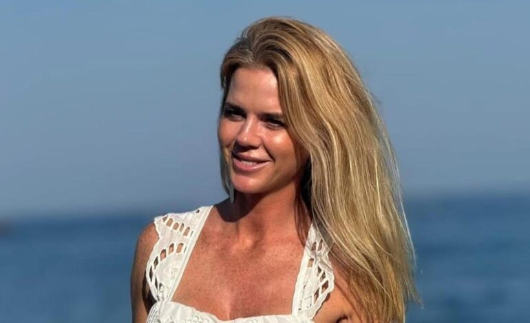 Amelia Bono agota las bermudas vaqueras (y virales) de Mango que se han convertido en objeto de deseo en internet