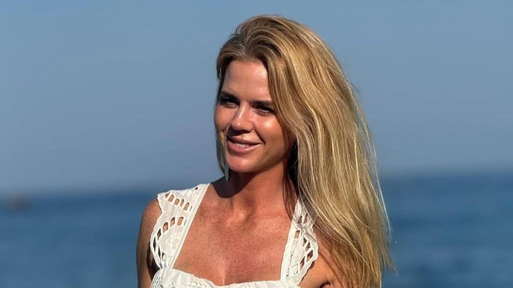 Amelia Bono agota las bermudas vaqueras (y virales) de Mango que se han convertido en objeto de deseo en internet