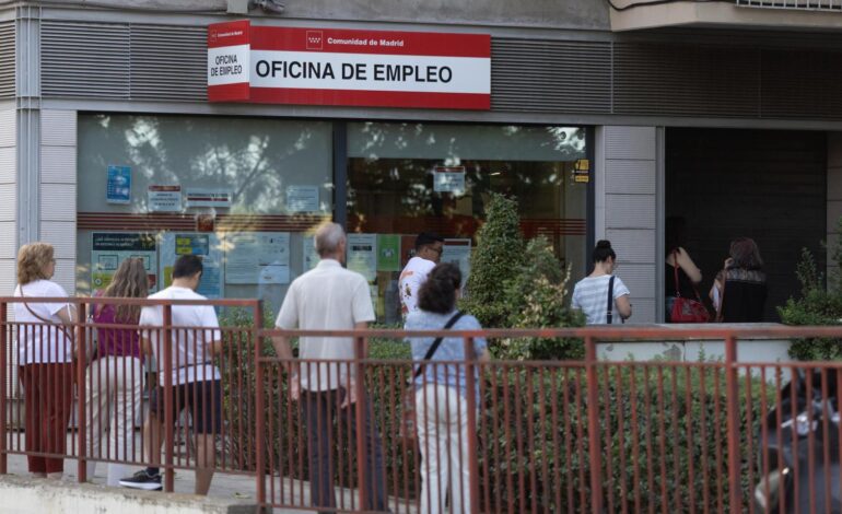 las listas de espera, disparadas en la mitad de las oficinas por el sistema informático y falta de personal