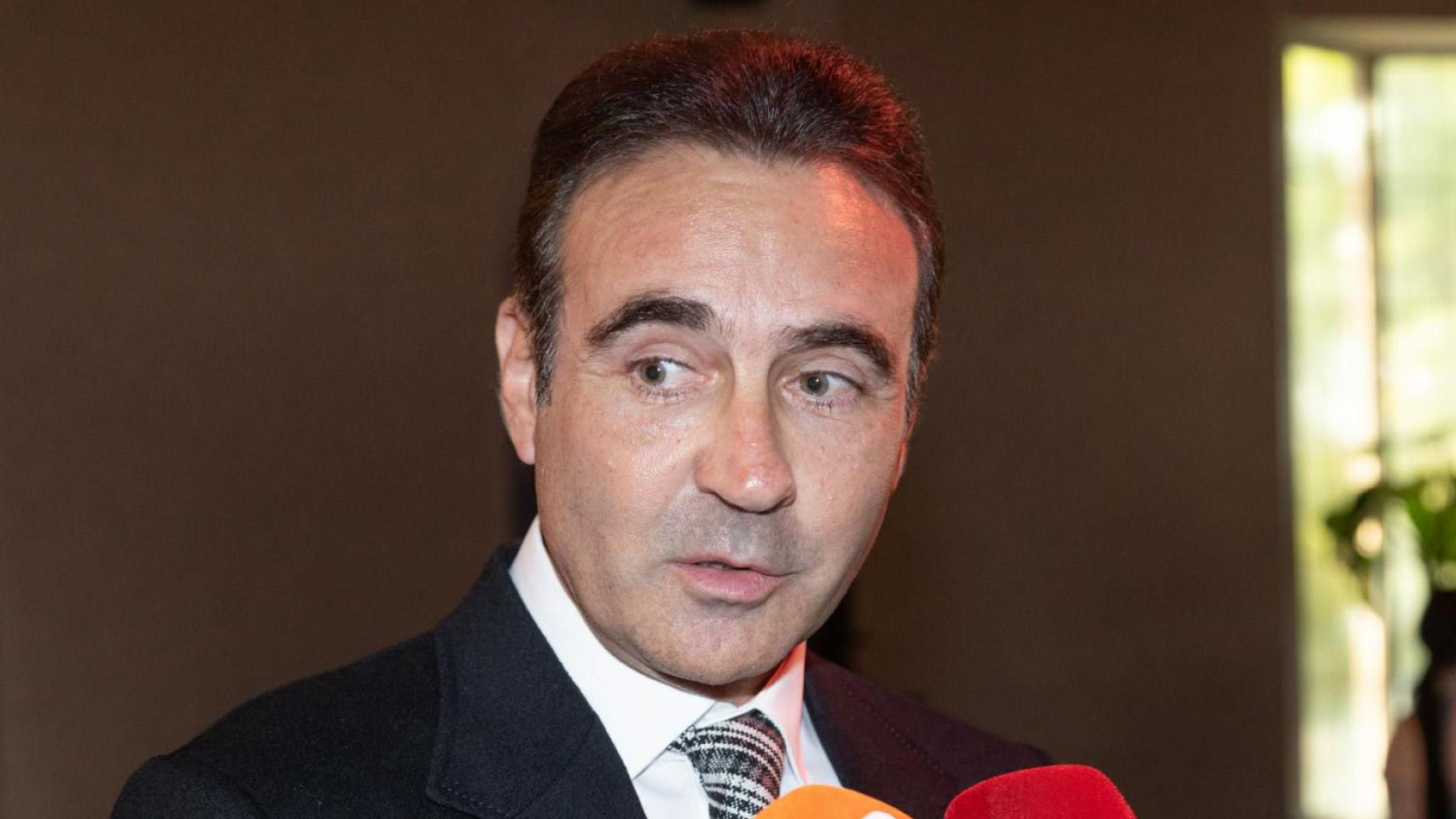 Enrique Ponce se sincera como nunca sobre el drama que vivieron sus padres en la DANA: «Su vida corría peligro»