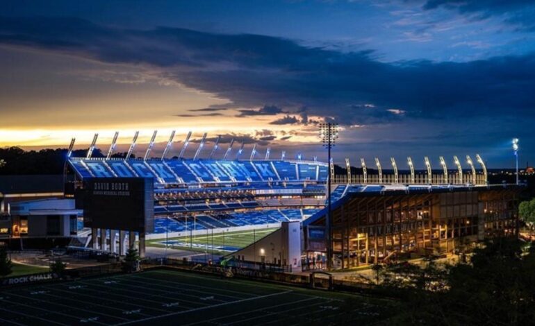 Turner (ACS) inaugura el estadio de fútbol David Booth Memorial en Estados Unidos
