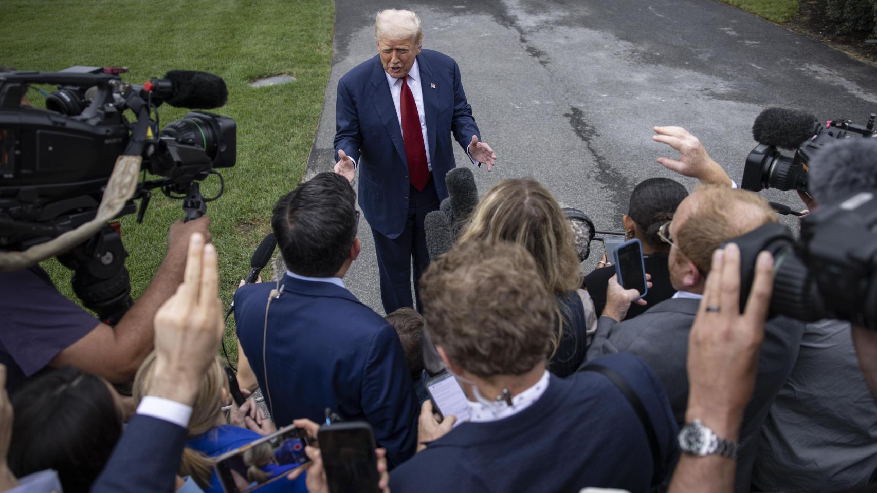 Trump amenaza con más tratos como el de Intel, que confirma que la Casa Blanca se queda con el 10% del fabricante de chips