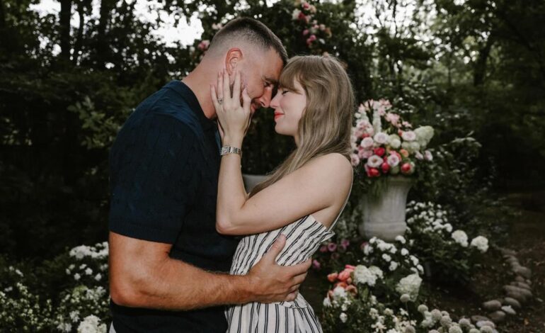 Taylor Swift y Travis Kelce anuncian por sorpresa su compromiso tras dos años de relación: las tiernas fotografías