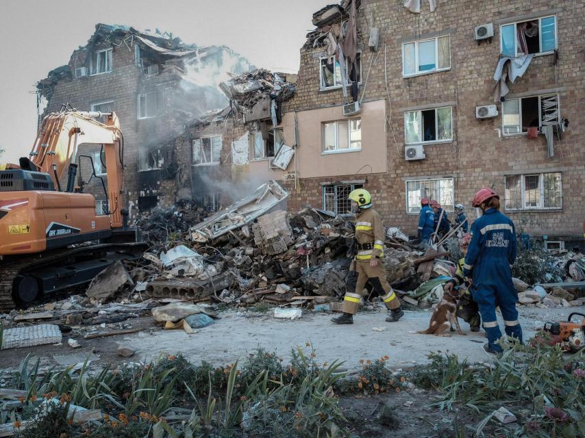 Uno de los edificios residenciales bombardeados por Rusia esta mañana, en Kyiv.