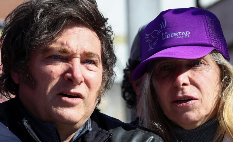 su hermana Karina tiene que ser evacuada entre empujones en un acto en Corrientes