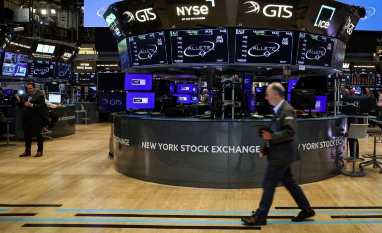 Wall Street cae pese a que el índice favorito de la Fed para medir la inflación cumple con las previsiones