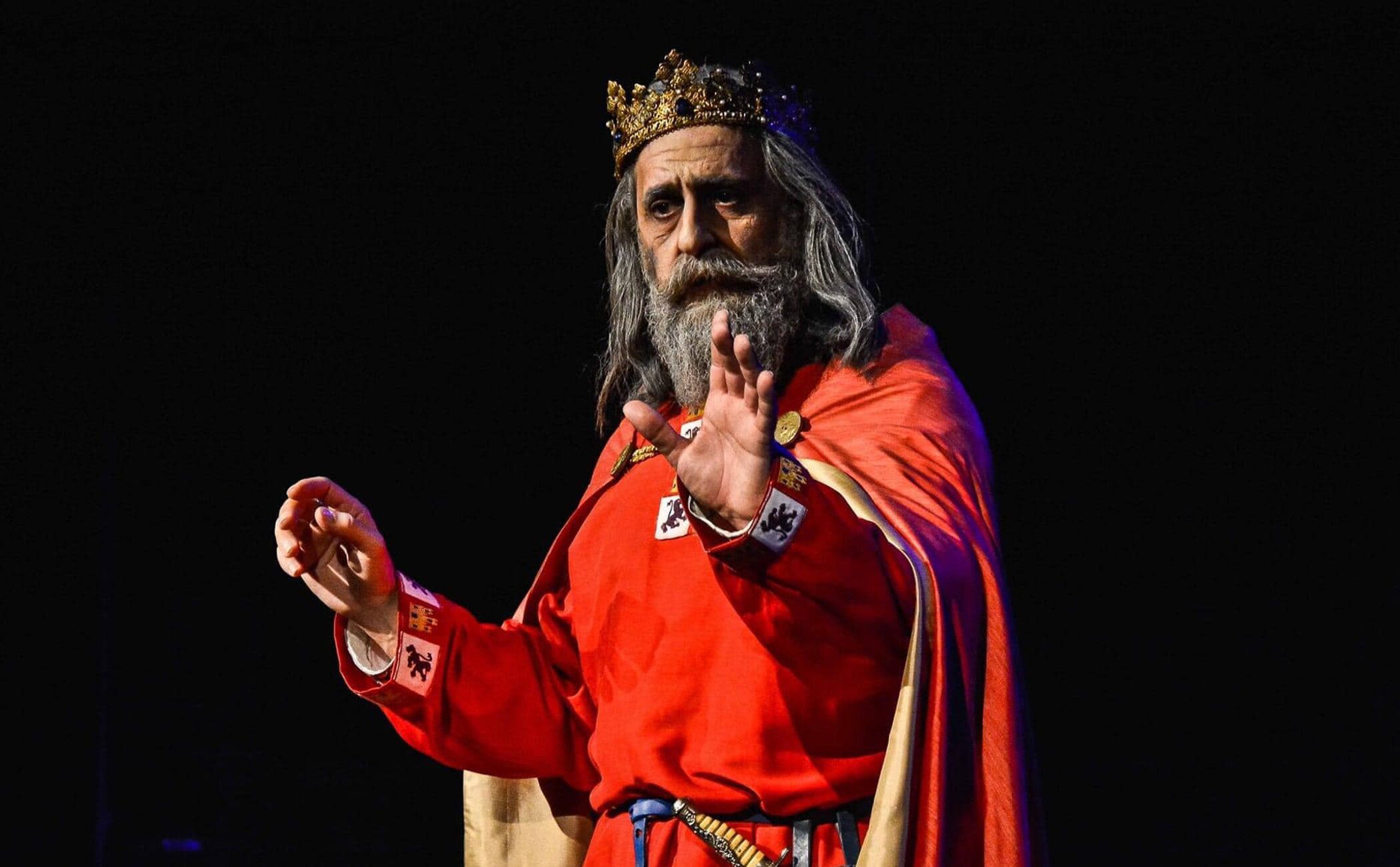 El actor Jesús Lozano sufre una parada cardíaca durante una obra en Cáceres y logra salvarse en el último instante