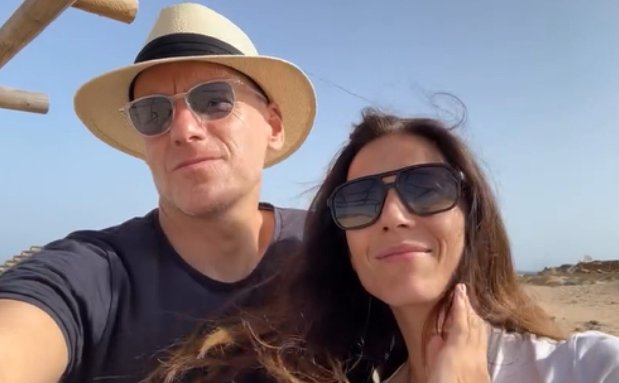 Borja Sémper reaparece en Cádiz junto a Bárbara Goenaga tras iniciar su tratamiento contra el cáncer