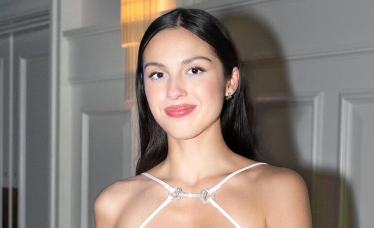 Olivia Rodrigo y Louis Partridge avivan rumores de compromiso tras su romántica cita en Los Ángeles