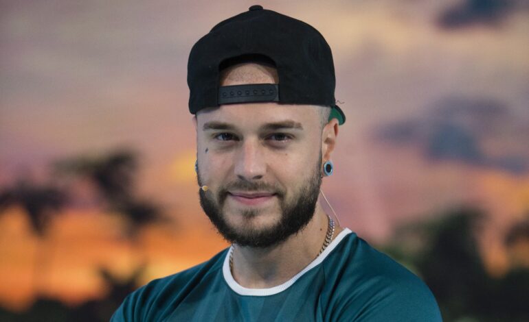 Adrián Rodríguez reaparece y habla de su recuperación: «Cada día abrazo mis ganas de vivir»
