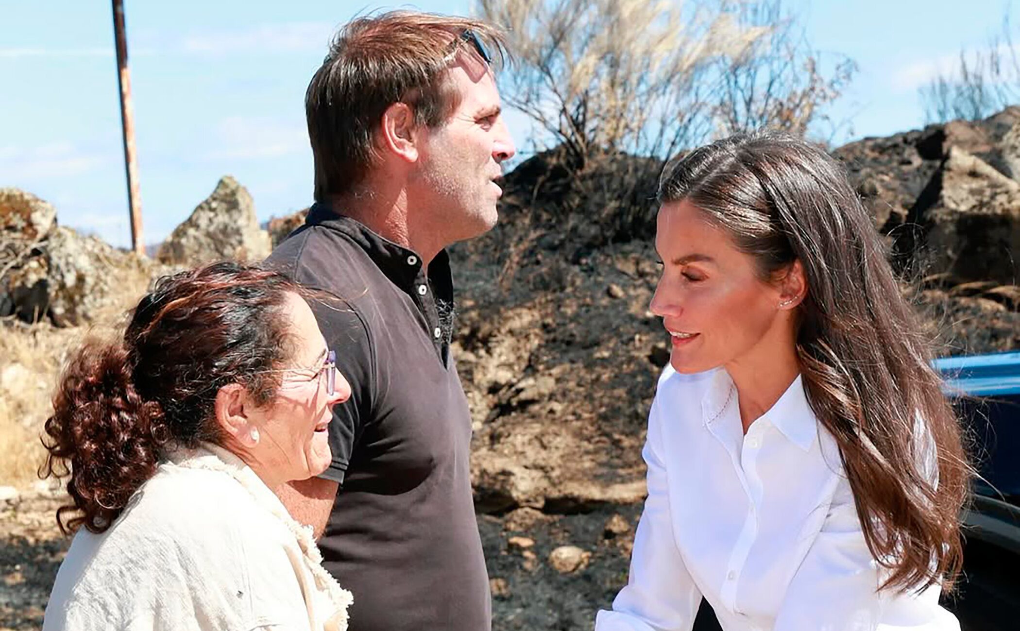 La Reina Letizia, conmovida ante los afectados por los incendios: «Solo vosotros sabéis lo que habéis pasado»