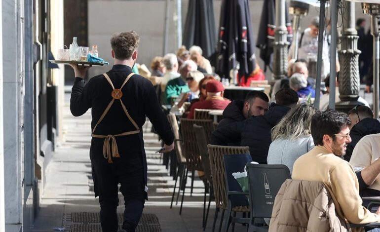 El empleo turístico roza los 3 millones de afiliados en julio, un 2,9% más que en 2024