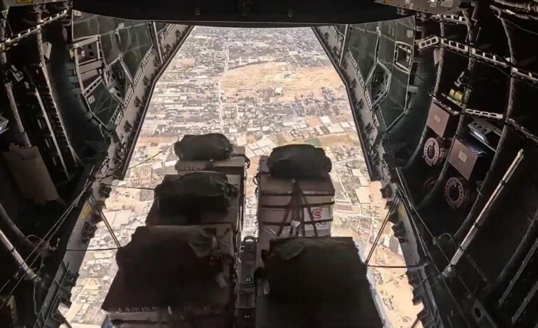 GUERRA ISRAEL PALESTINA | Un mercader en Gaza ofrece a 90 euros los paquetes de ayuda española lanzada en paracaídas