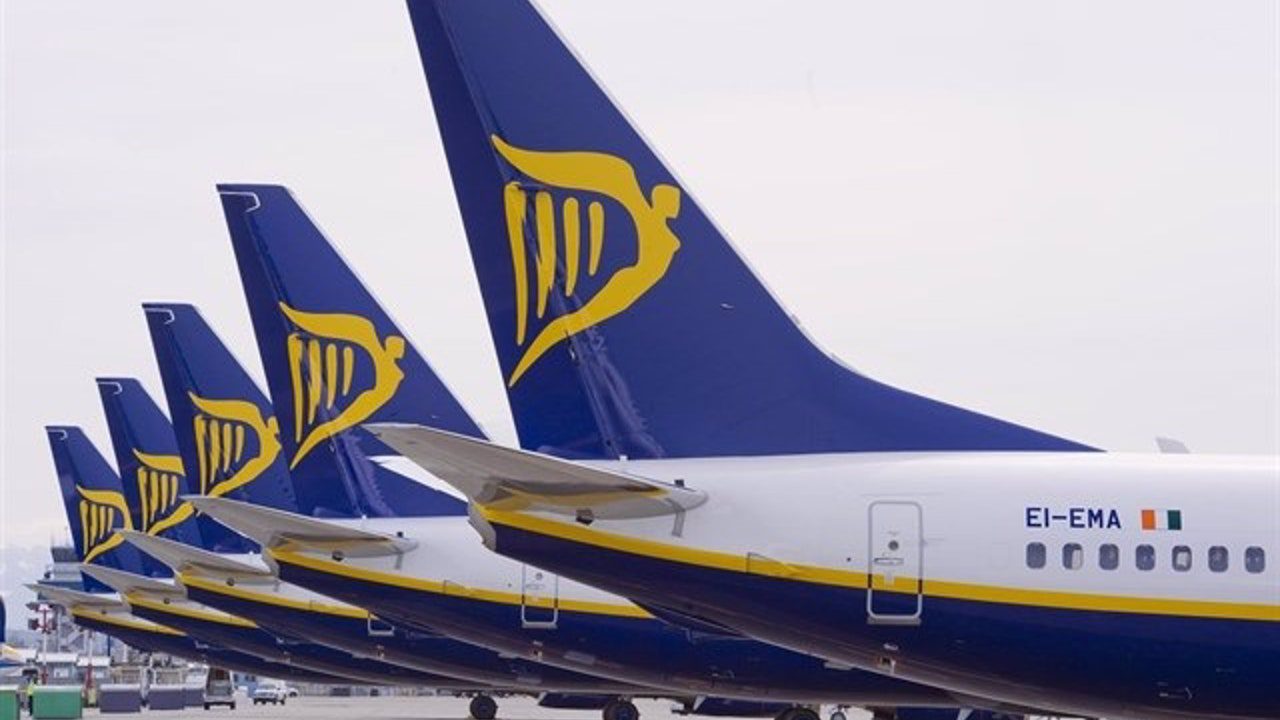 los sindicatos convocan 22 paros en el handling de Barajas