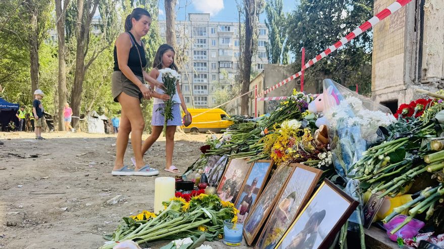 Silencio, lágrimas y rabia en el epicentro del ataque ruso más mortífero en Kiev de 2025: «Éramos civiles. ¡Civiles! Que el mundo lo sepa»