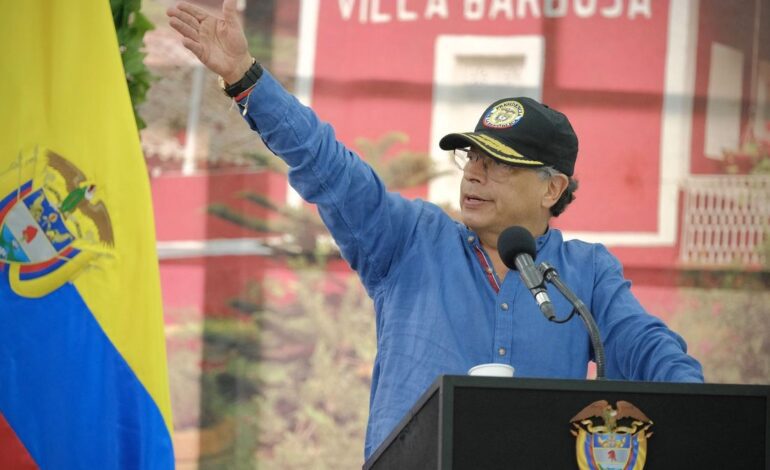 Petro enfila su último año de presidencia en Colombia con el logro de reducir la pobreza y el fracaso de su plan de «paz total»