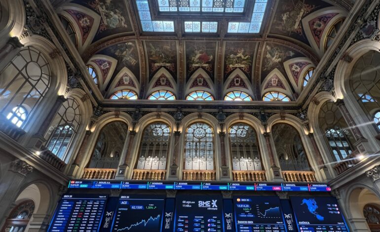 El Ibex 35 roza los 15.000 puntos