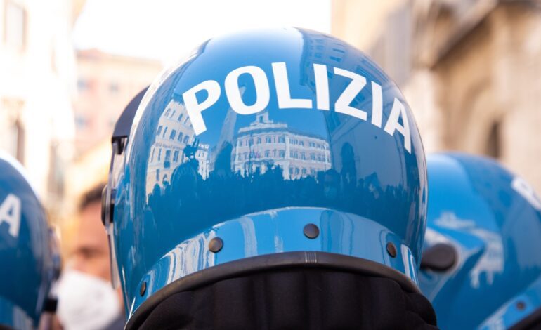 Detenido un hombre de 40 años por violar a dos adolescentes a punta de destornillador en Italia
