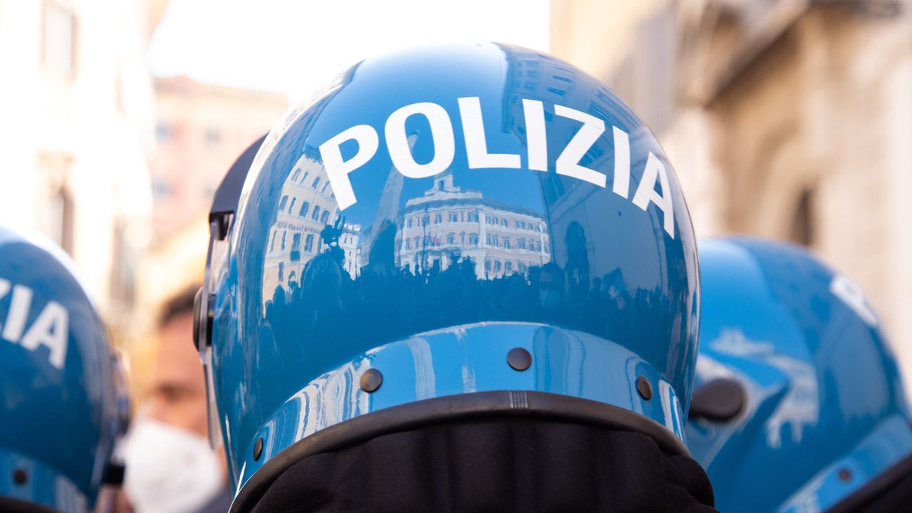 Detenido un hombre de 40 años por violar a dos adolescentes a punta de destornillador en Italia
