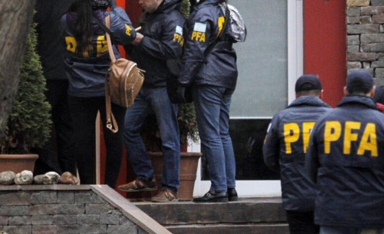 Detienen a un joven de 18 años condenado por intento de homicidio en plena cita con su novia