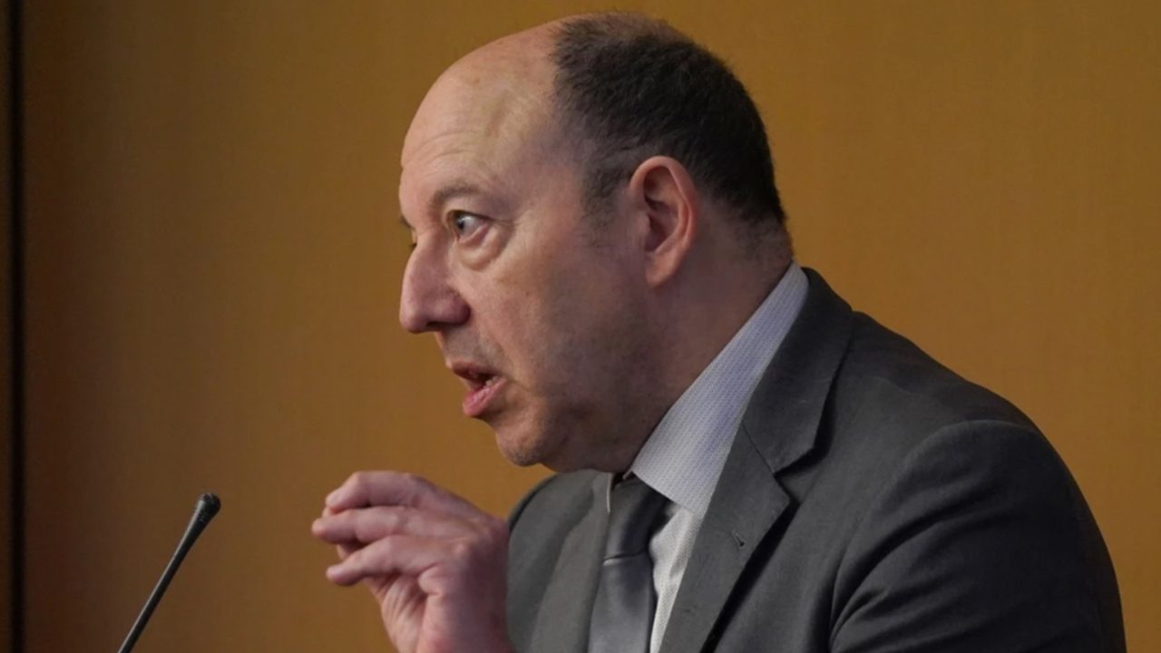 Gonzalo Bernardos, economista, desvela la mejor manera de invertir en bolsa: "Si te equivocas no perderás ni un euro"