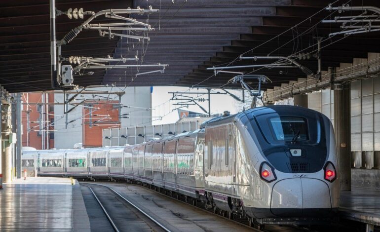 Cancelada de forma definitiva para todo el día la circulación de trenes entre Galicia y Madrid por el fuego