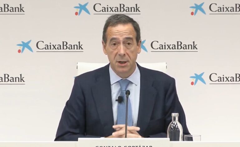 CaixaBank lanza una línea de ayudas para los afectados por los incendios