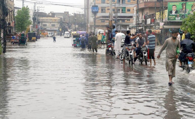 Las lluvias torrenciales dejan al menos 120 muertos en las últimas 24 horas en Pakistán