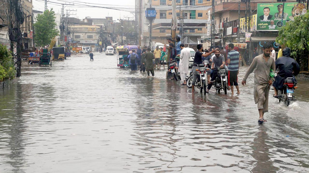 Las lluvias torrenciales dejan al menos 120 muertos en las últimas 24 horas en Pakistán