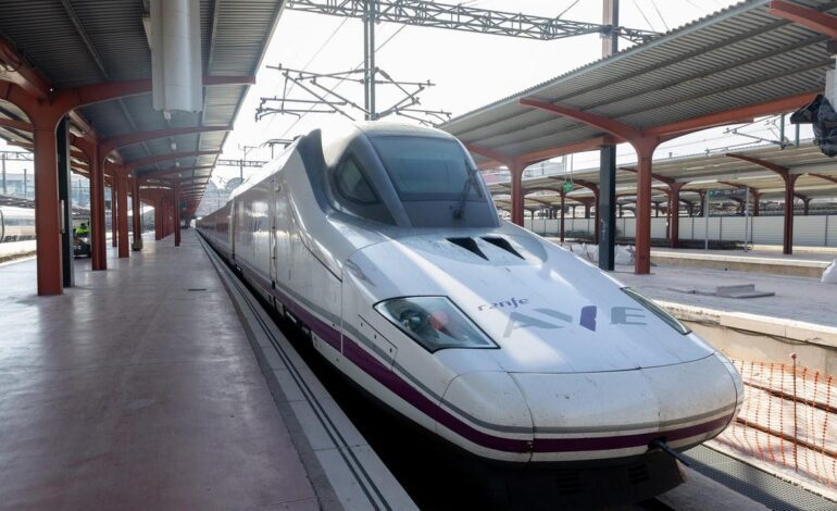 Renfe suspende de forma definitiva el servicio de Alta Velocidad entre Madrid y Galicia hoy lunes por los incendios