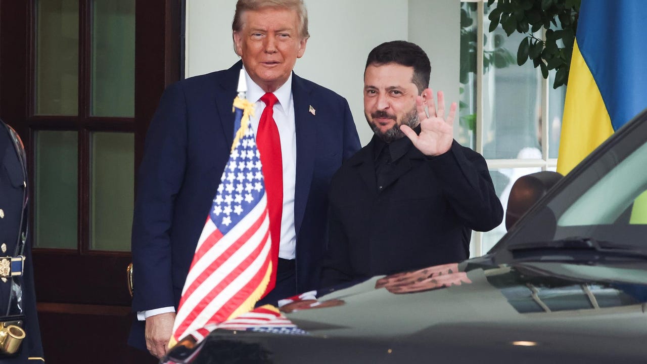 Zelenski se gana el elogio del reportero trumpista que le había criticado por su vestimenta ‘inadecuada»