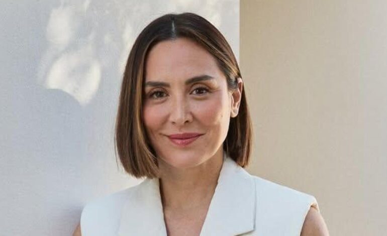 Tamara Falcó triunfa en Maldivas con el vestido blanco calado que será tendencia este verano