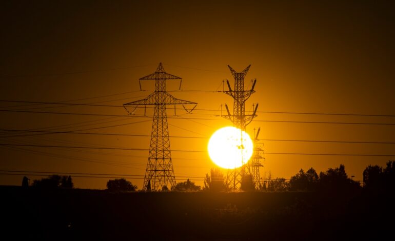 La nuclear y el gas refrescan la gran ola de calor eléctrica