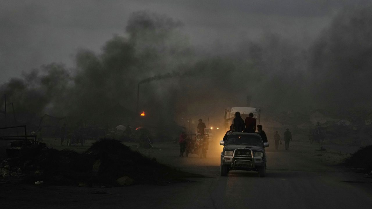 Israel mata al menos a 37 palestinos en Gaza mientras sigue bombardeando la capital