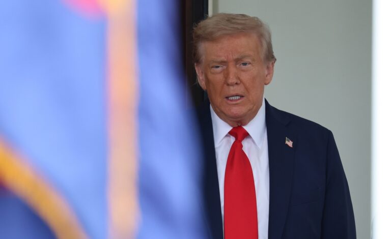 Tras los aranceles, Trump ahora pone la mira en las turbinas de los aerogeneradores