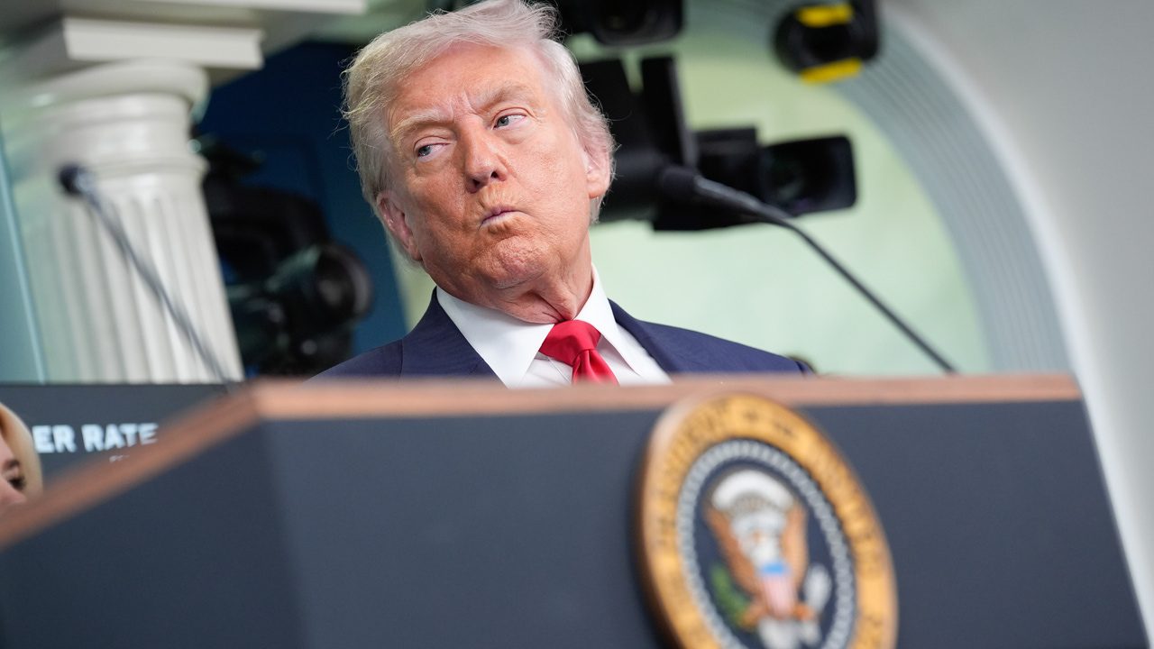 Trump despide a Lisa Cook, gobernadora de la Reserva Federal, investigada por presunto fraude hipotecario
