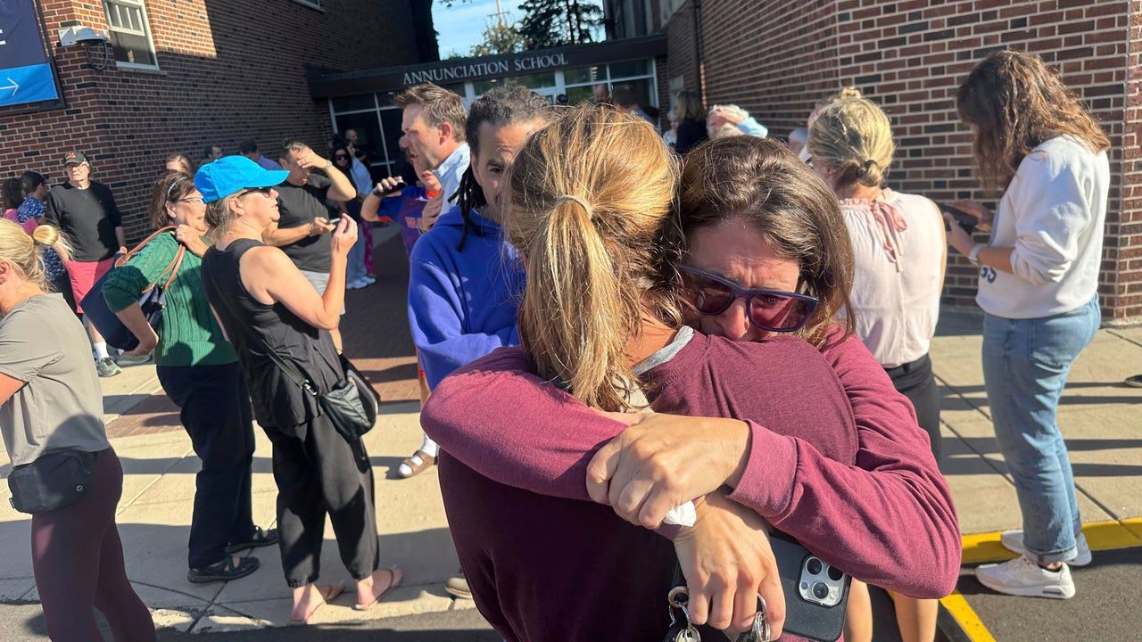 «Múltiples víctimas» en un tiroteo en una escuela católica de Minneapolis