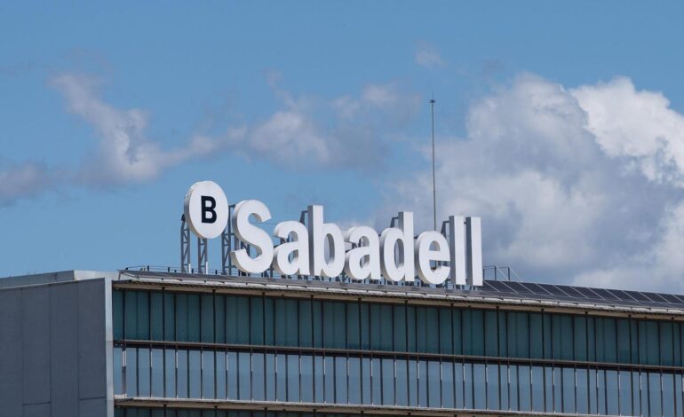 Sabadell reparte este viernes 370 millones entre sus accionistas y obliga a BBVA a ajustar el precio de su OPA por tercera vez