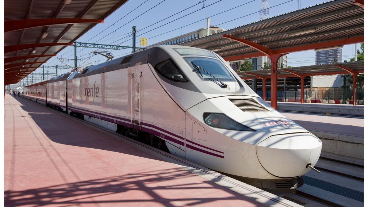 TREN DETENIDO AVERIA | Detenido un tren Alvia Pamplona-Madrid con 180 pasajeros por una avería en la catenaria