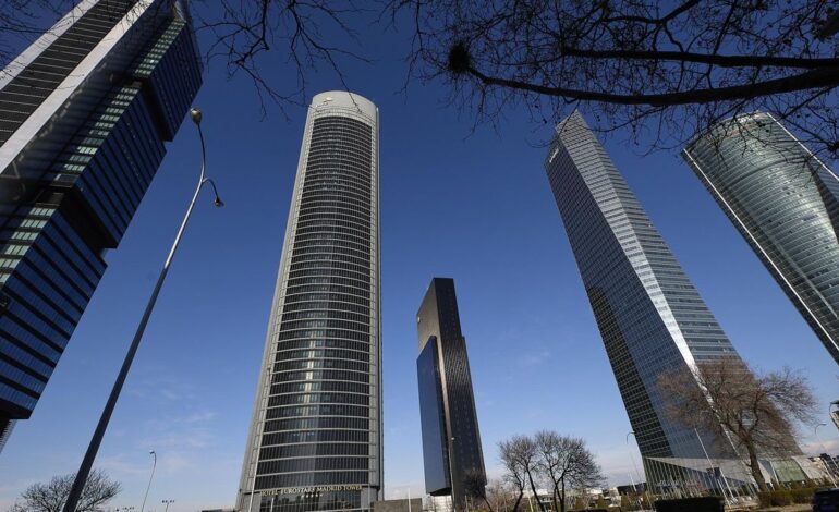 La IA ya pasa factura a las contrataciones de las ‘Big Four’ en Reino Unido y en España se preparan