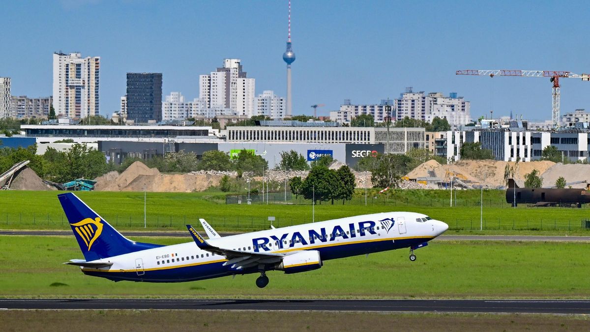 Convocan huelgas a partir del 15 de agosto en el ‘handling’ de Ryanair en Madrid