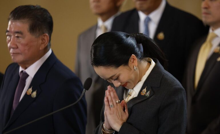 El Tribunal Constitucional de Tailandia destituye a la primera ministra por criticar al Ejército