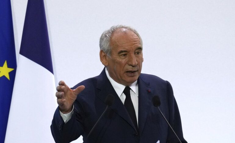 Bayrou recurre a la plataforma de vídeos para defender su plan de recortes de 44.000 millones