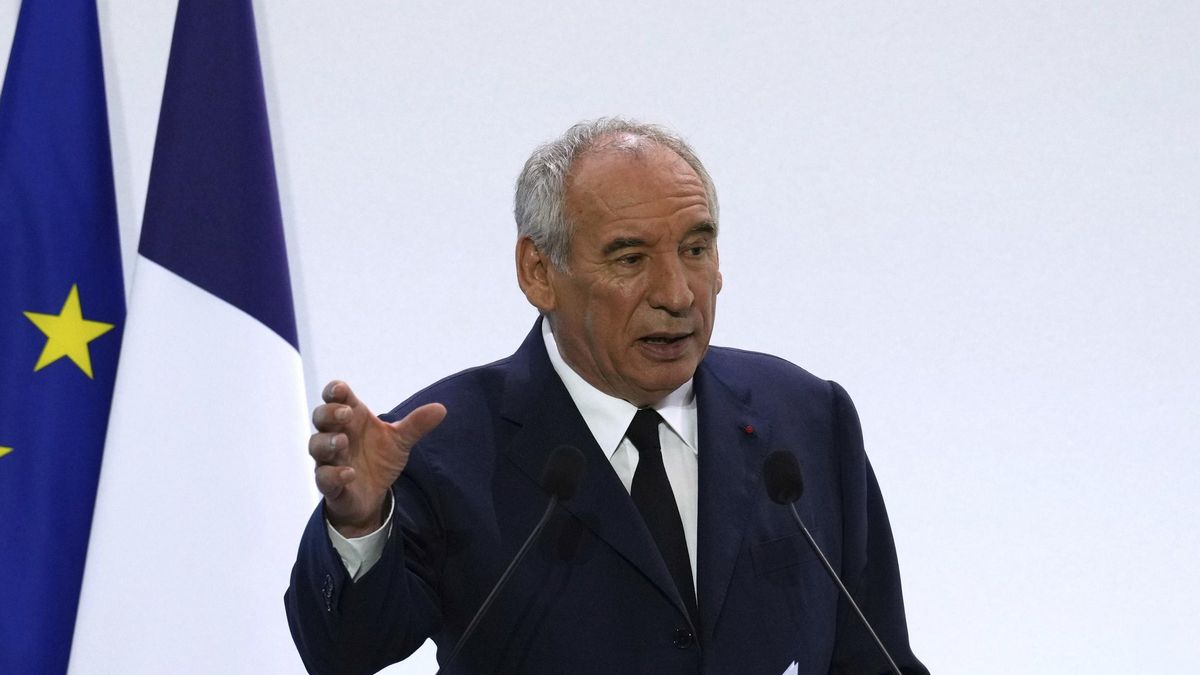 Bayrou recurre a la plataforma de vídeos para defender su plan de recortes de 44.000 millones