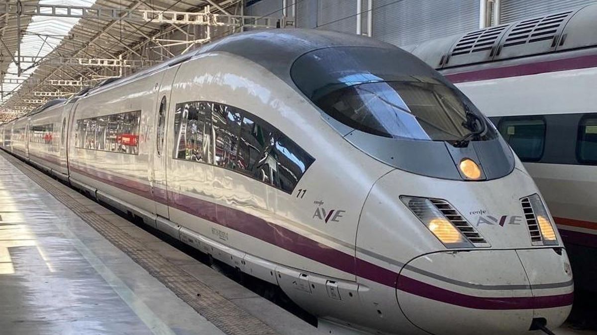 INCENDIOS MADRID GALICIA | Interrumpida la circulación de trenes de alta velocidad entre Madrid y Galicia por el incendio de Ourense