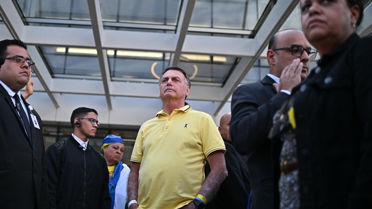 Bolsonaro regresa a la prisión domiciliaria tras los exámenes médicos