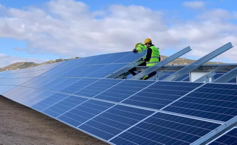 AGRICULTOR GANA PLACAS SOLARES | Un agricultor revela cuánto gana al alquilar sus tierras para instalar placas solares: «Antes ganaba 100 euros por hectárea y ahora 1.900»