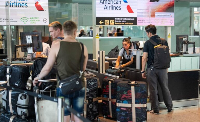 HUELGA HANDLING | La huelga de ‘handling’ en Menzies y Azul continúa sin incidentes y con retrasos en vuelos: seis aviones sin atender en Barcelona