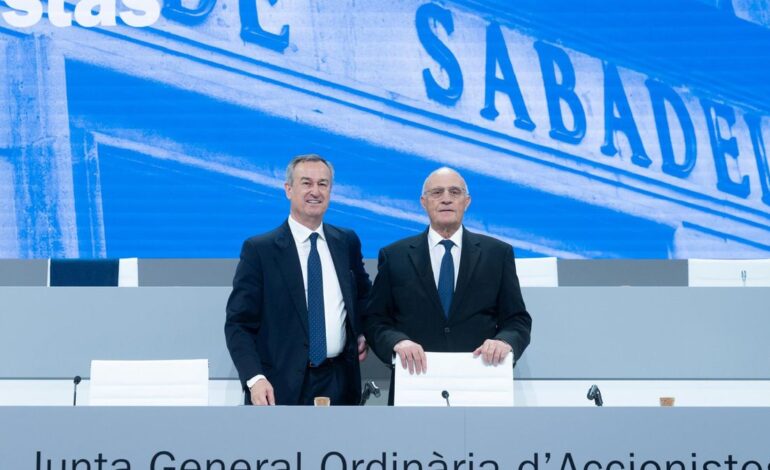 El Sabadell planta cara al BBVA con su última junta de accionistas antes del desenlace de la opa