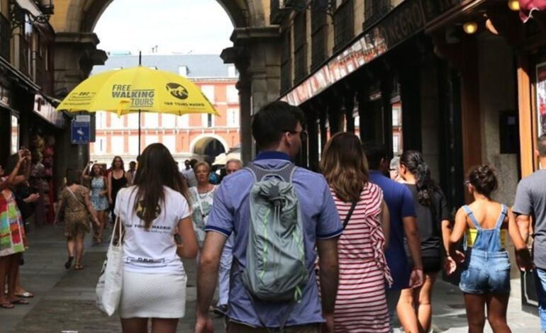 El turismo sigue creciendo, pero el sector vaticina un enfriamiento en el consumo
